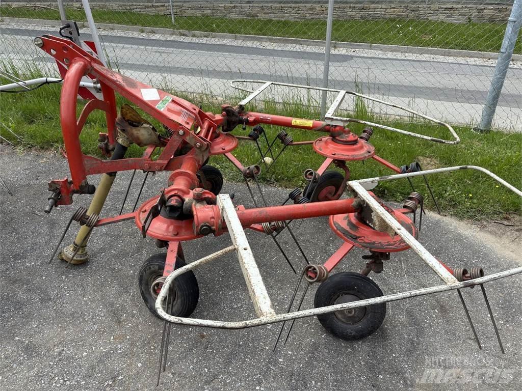 Kuhn GF 440 P Obracače a zhrabovače sena