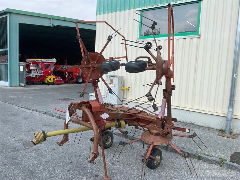 Kuhn GF 5001 Obracače a zhrabovače sena