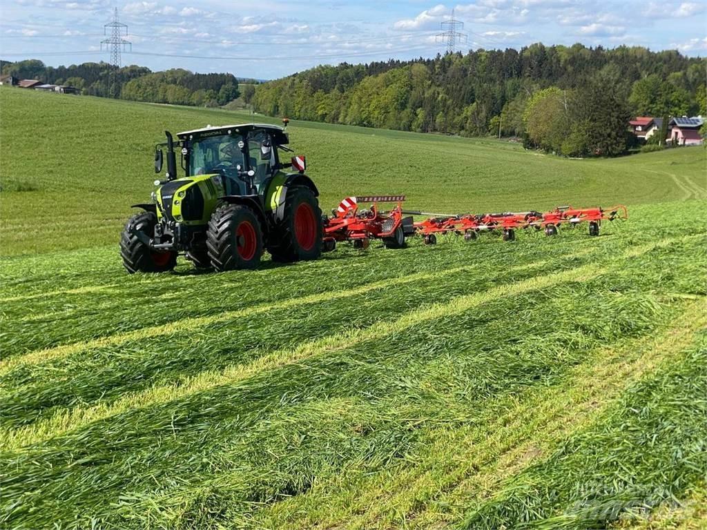 Kuhn GF13003 T Obracače a zhrabovače sena