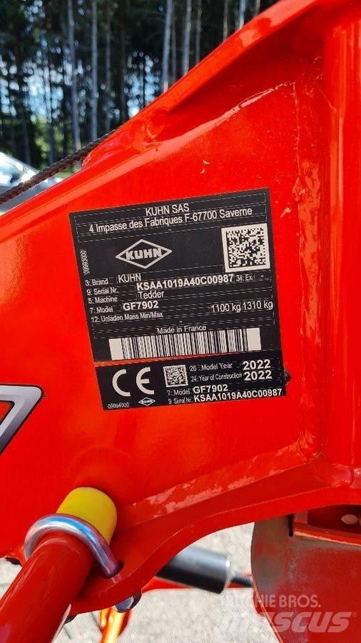 Kuhn GF8703 Obracače a zhrabovače sena