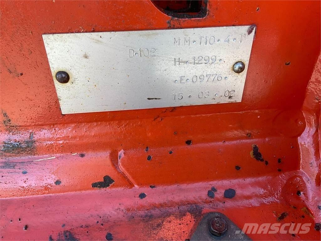 Kuhn MM 110 4T Konvenčné pluhy