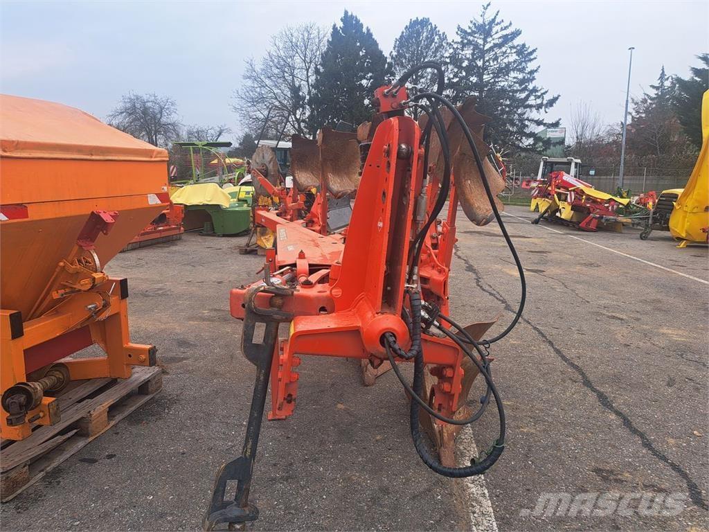 Kuhn Varimaster 123 Konvenčné pluhy