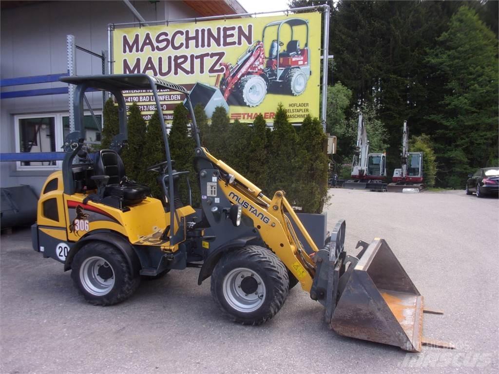 Mustang AL 306 Čelné nakladače a rýpadlá