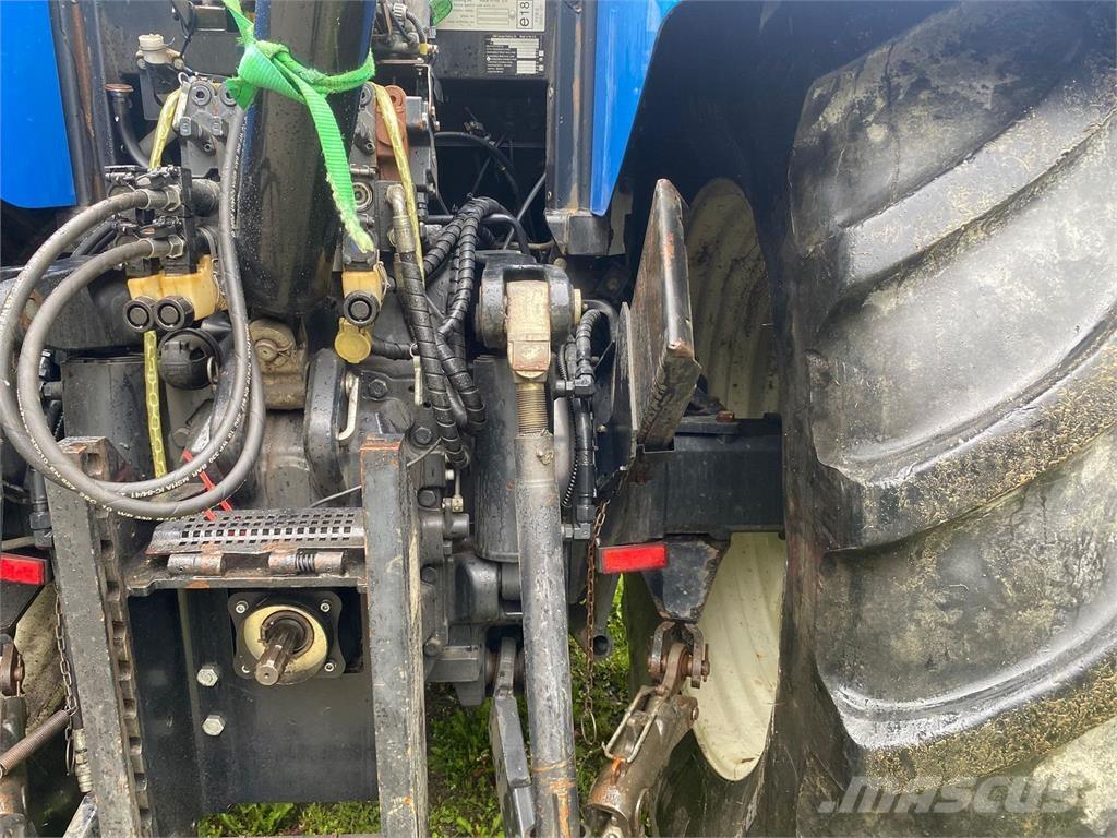 New Holland T7040 Traktory