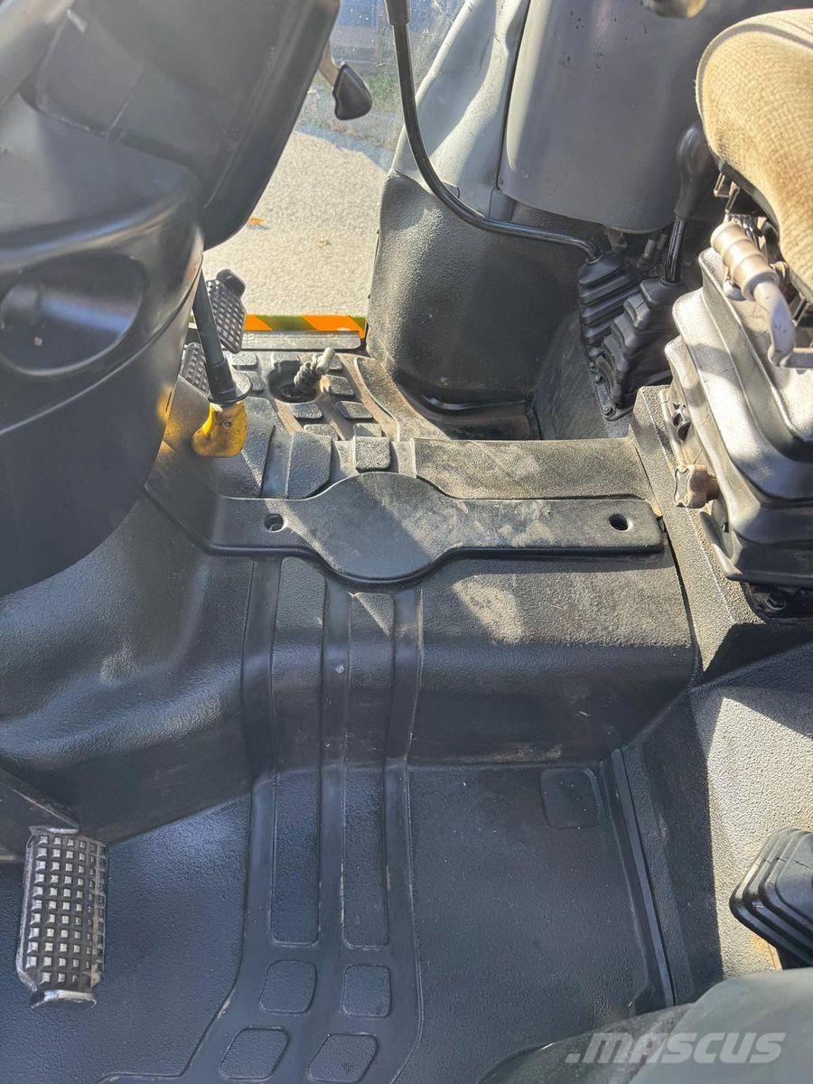 New Holland TN65DA Traktory