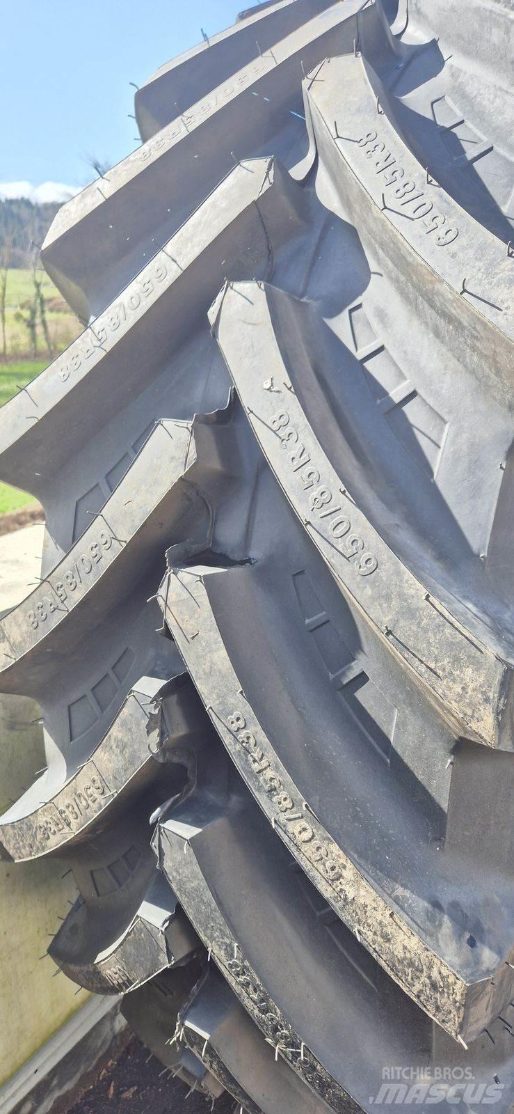 Petlas 650/85 R38 Pneumatiky, kolesá a ráfiky