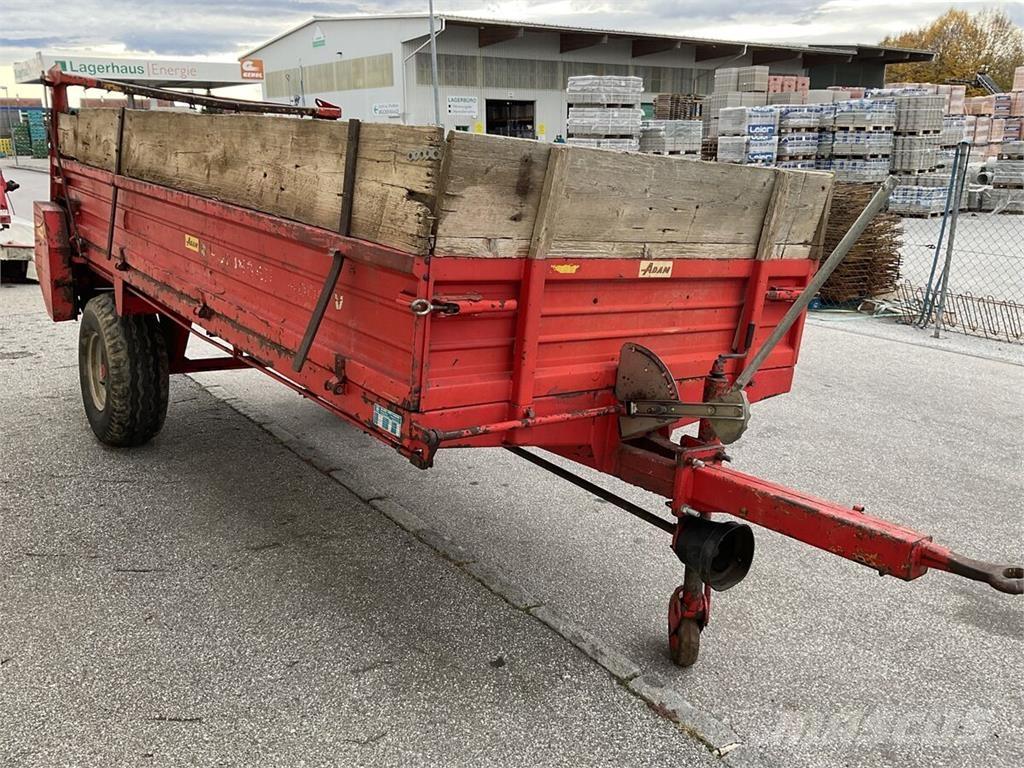 Pöttinger 4000 Rozmetadlá maštaľného hnoja