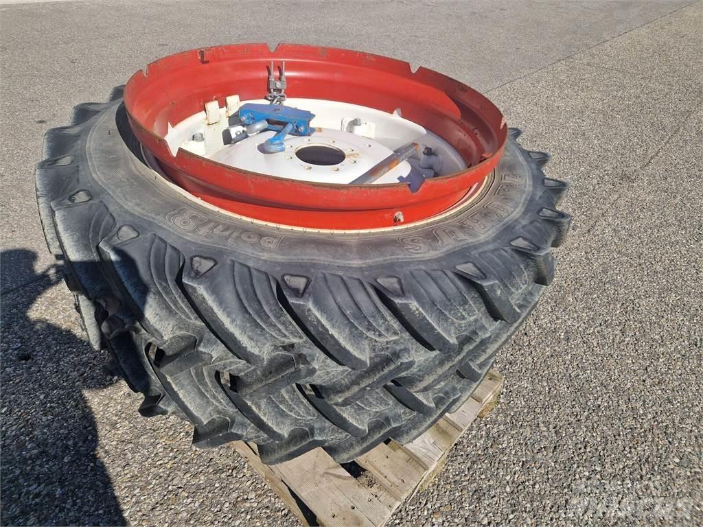 Taurus 12.4 R36 Pneumatiky, kolesá a ráfiky