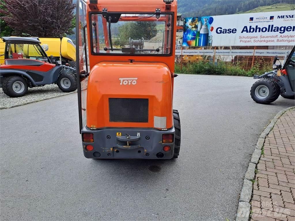 Toyo 840 Čelné nakladače a rýpadlá
