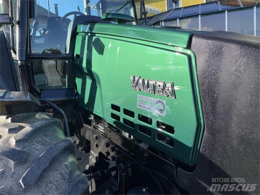 Valtra 6850 HiTech Traktory