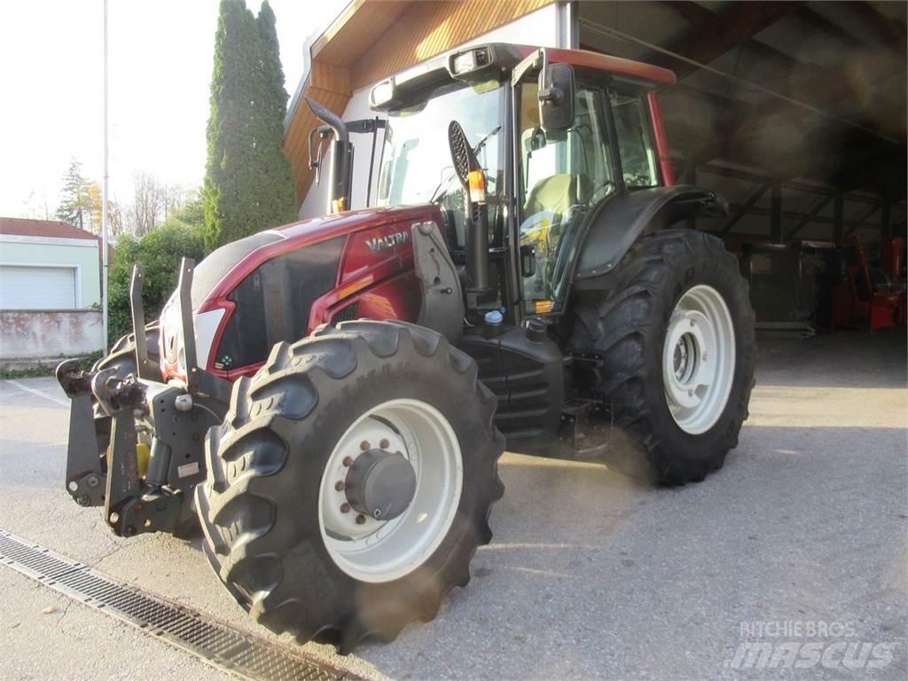 Valtra N163D Traktory