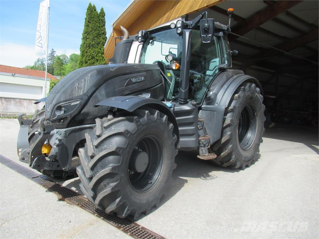 Valtra T 214D Traktory