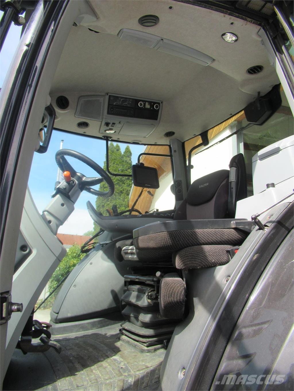 Valtra T 214D Traktory