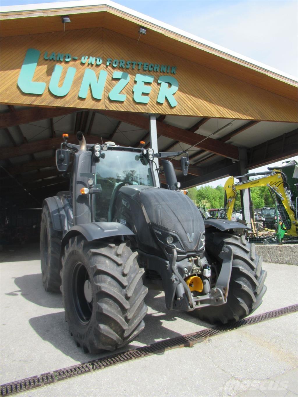 Valtra T 214D Traktory