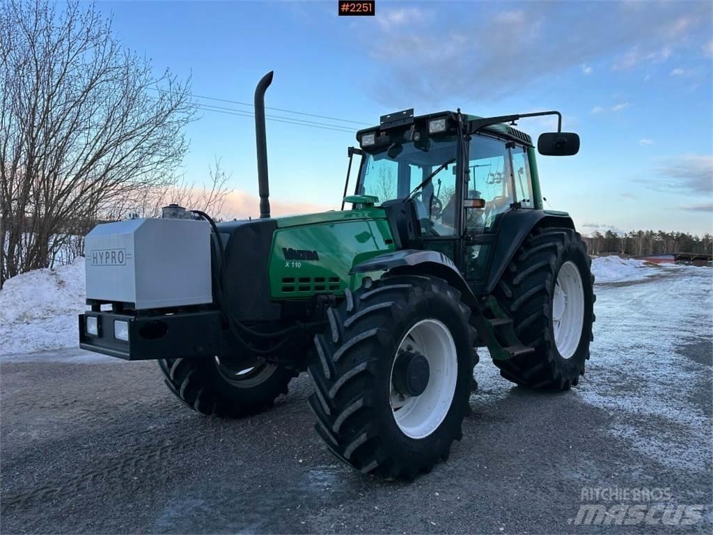 Valtra X110 Traktory