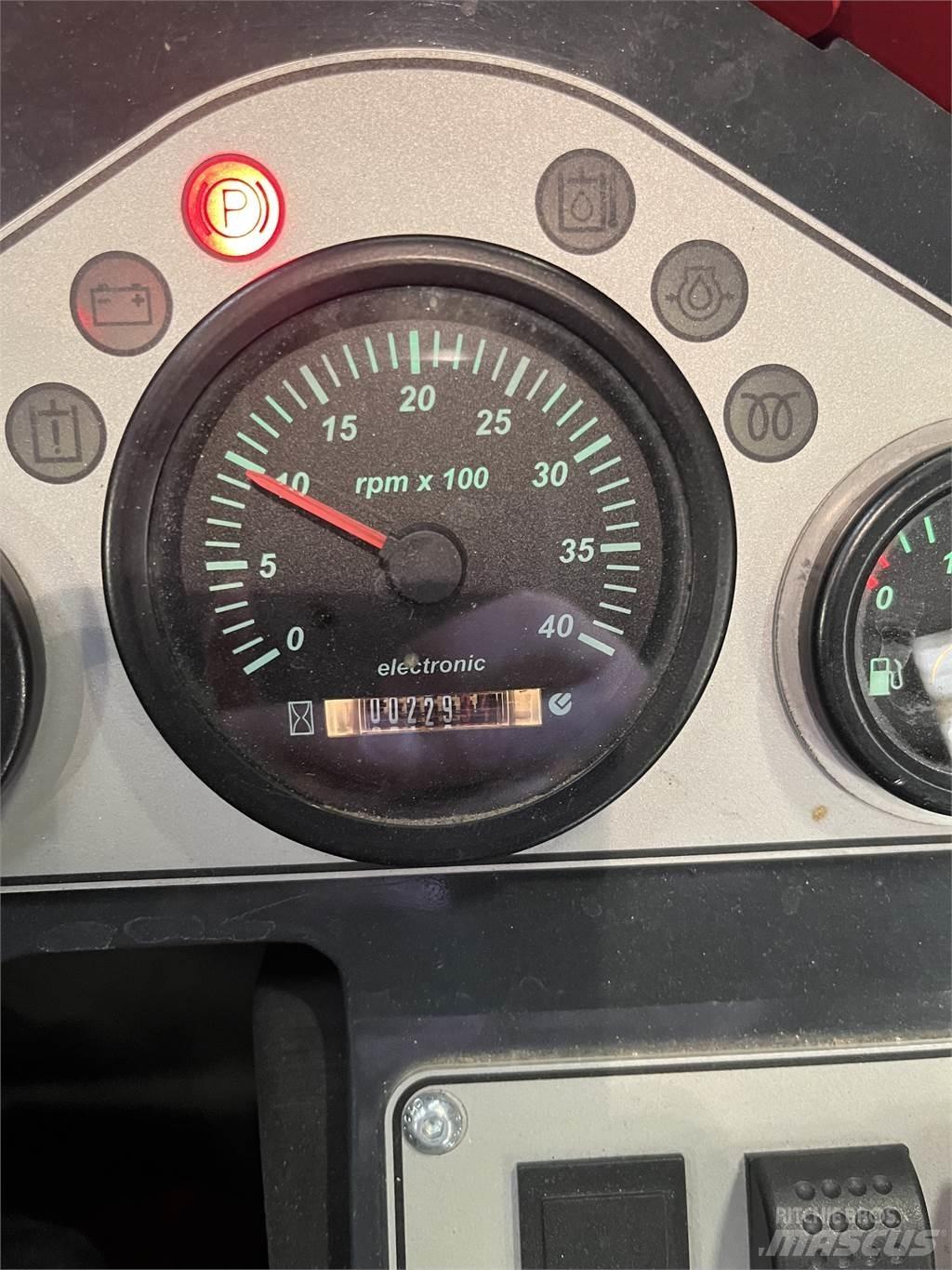 Norcar A7240 Viacúčelové nakladače