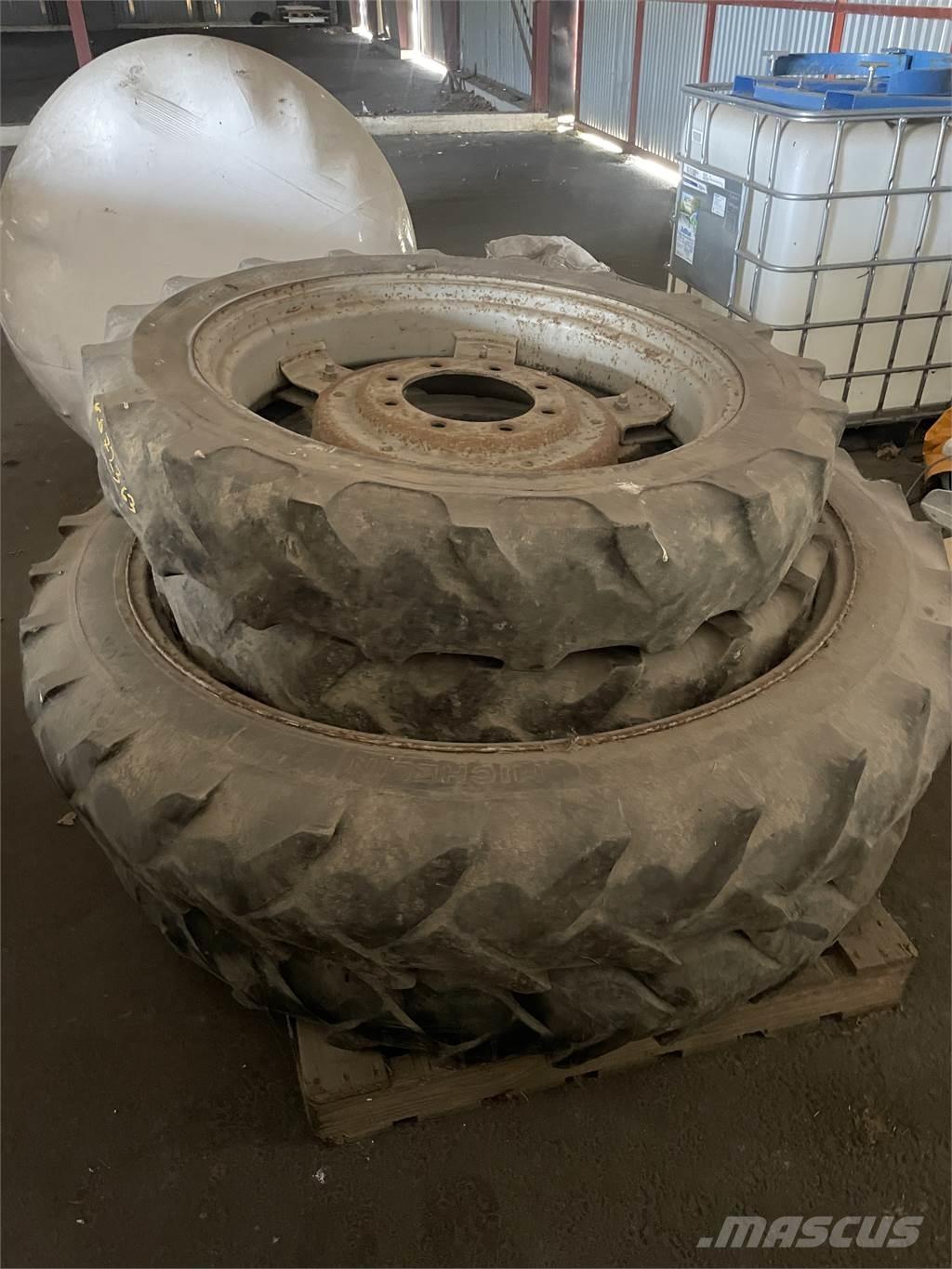  SLITNA CASE Pneumatiky, kolesá a ráfiky