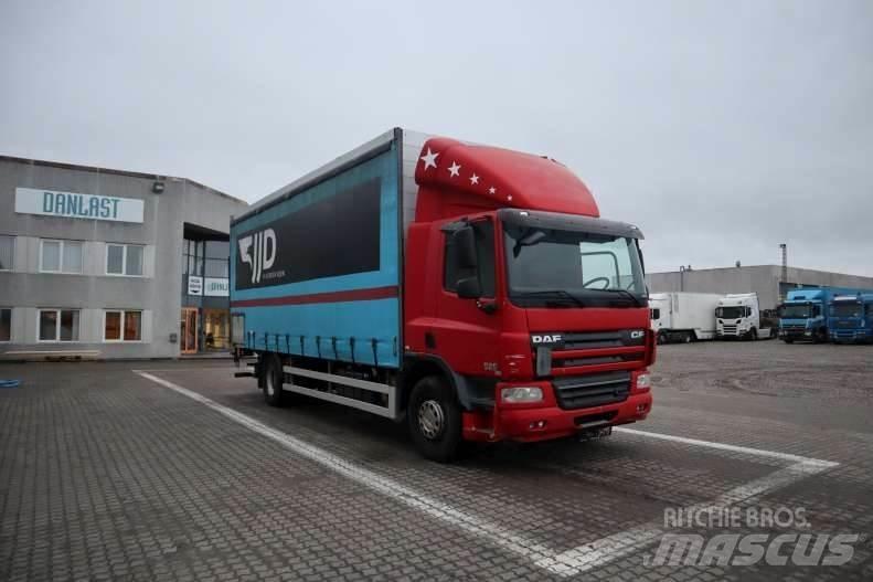 DAF CF 75-360 FA Nákladné vozidlá s bočnou zhrnovacou plachtou