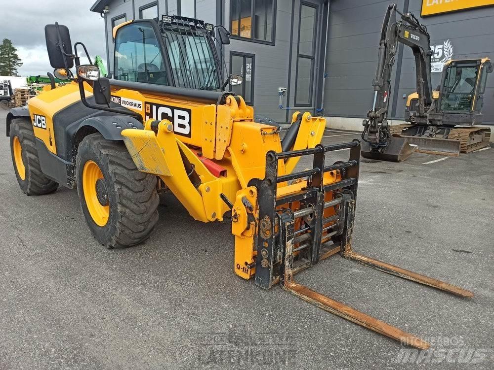 JCB 535-125 kurottaja Teleskopické manipulátory