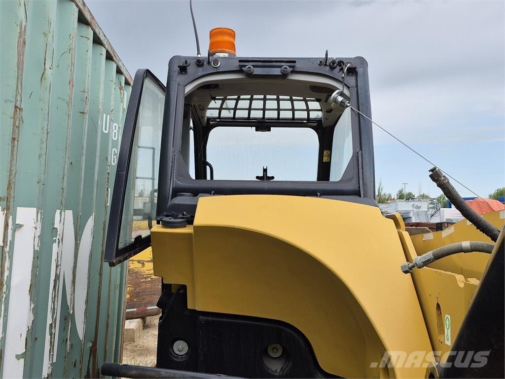 CAT TH560B Teleskopické nakladače pre poľnohospodárstvo