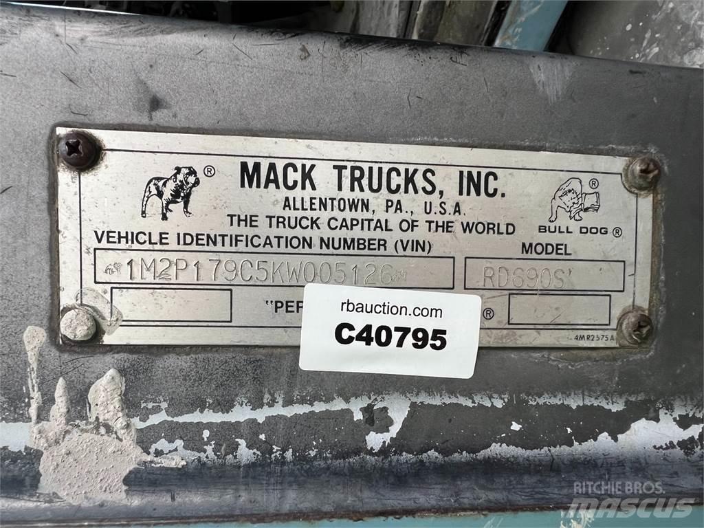 Mack RD690S Úžitkové vozne