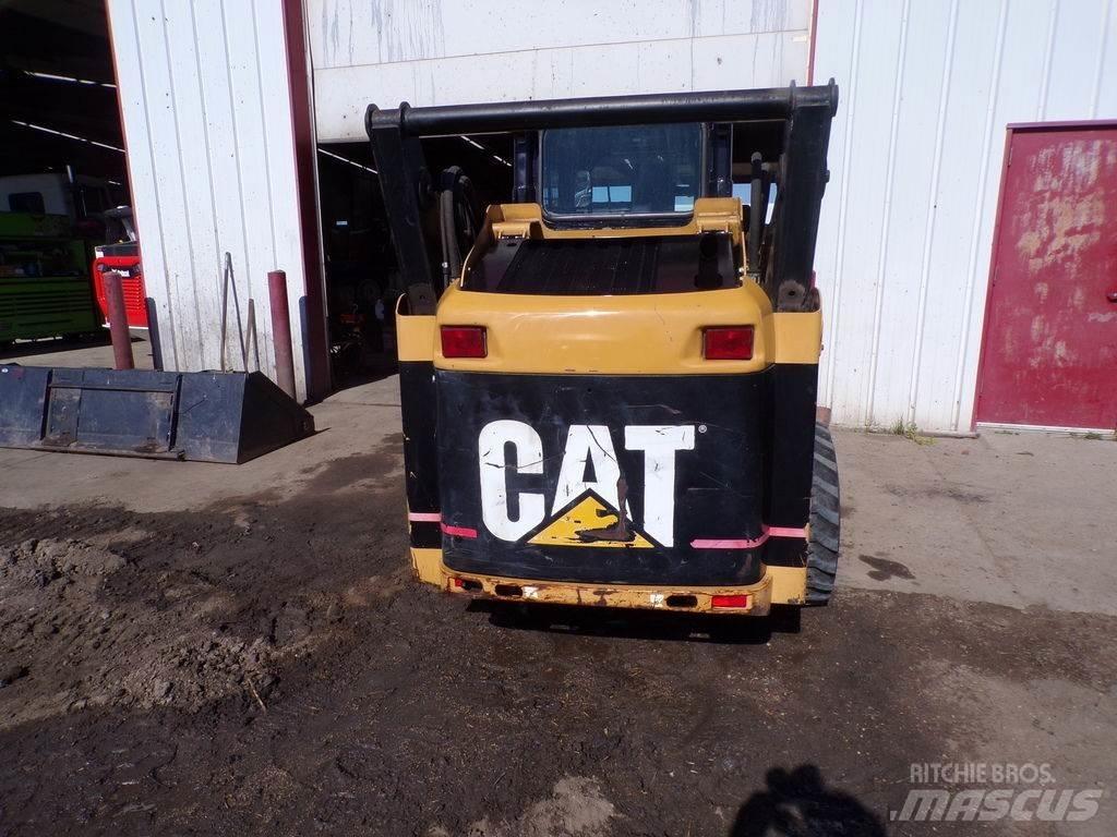 CAT 232 Šmykom riadené nakladače