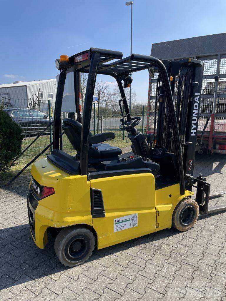 Hyundai 20 B - 9 Akumulátorové vozíky