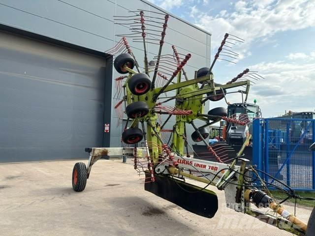 CLAAS Liner 780 Obracače a zhrabovače sena