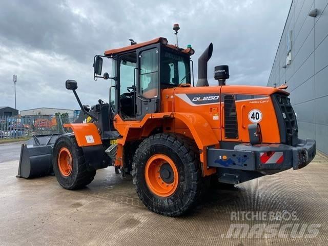 Develon DL250-5 Kolesové nakladače