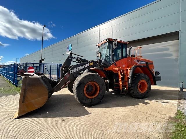 Develon DL300-5 Kolesové nakladače