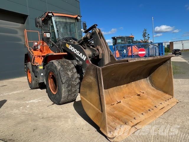 Develon DL300-5 Kolesové nakladače