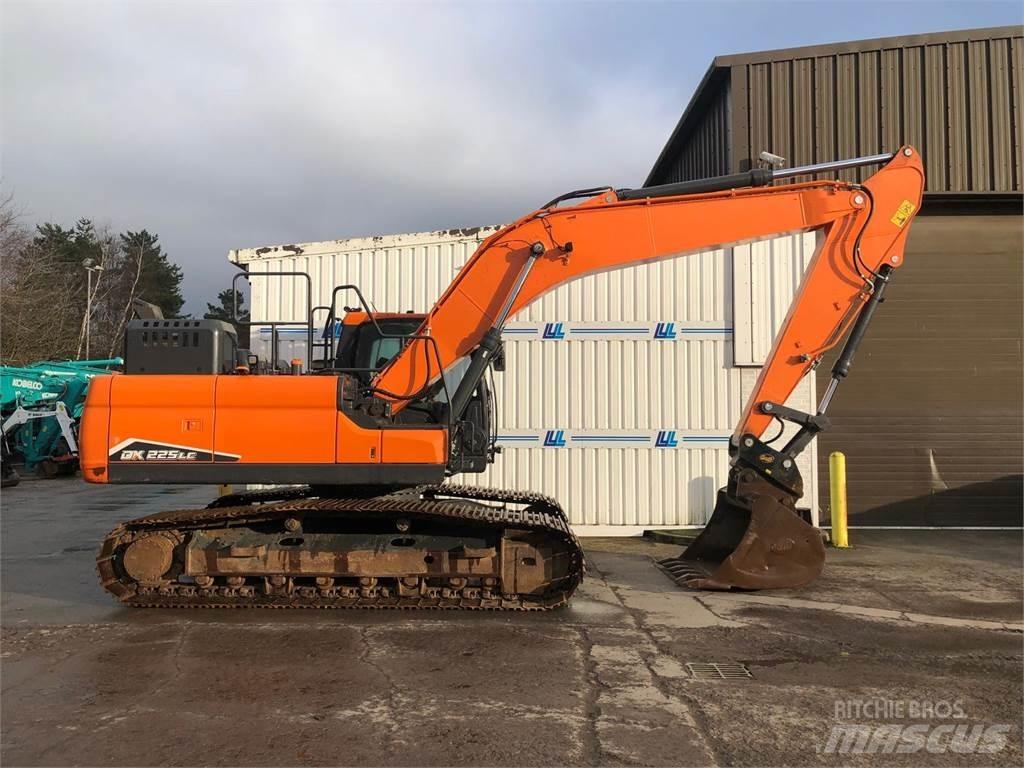 Develon Dx225lc-7 Pásové rýpadlá