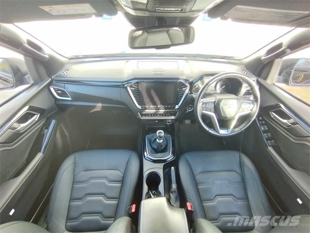 Isuzu V-Cross Nakladacia/sklápacia bočnica