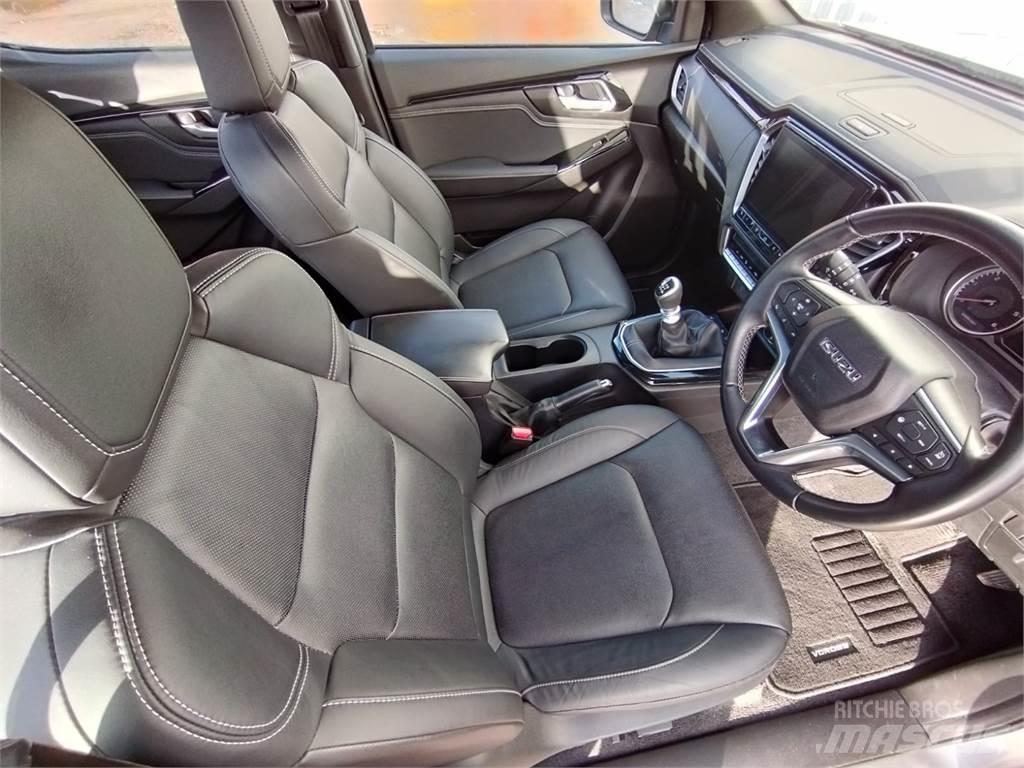 Isuzu V-Cross Nakladacia/sklápacia bočnica
