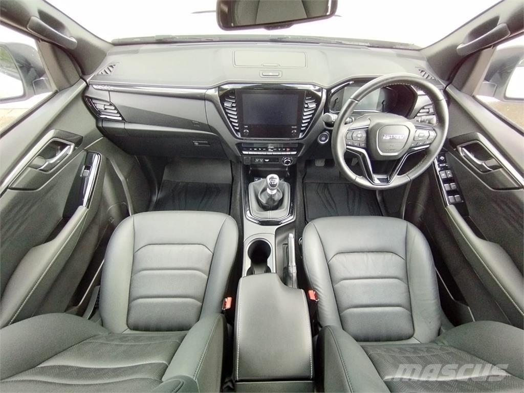 Isuzu V-Cross Nakladacia/sklápacia bočnica