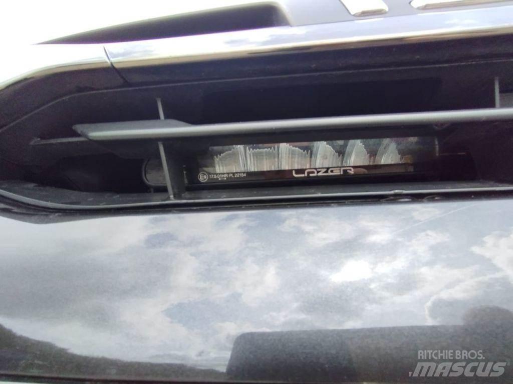 Isuzu V-Cross Nakladacia/sklápacia bočnica