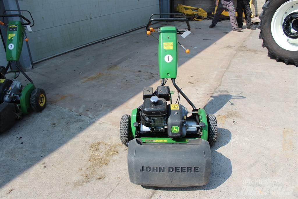 John Deere 220B Vedené kosačky