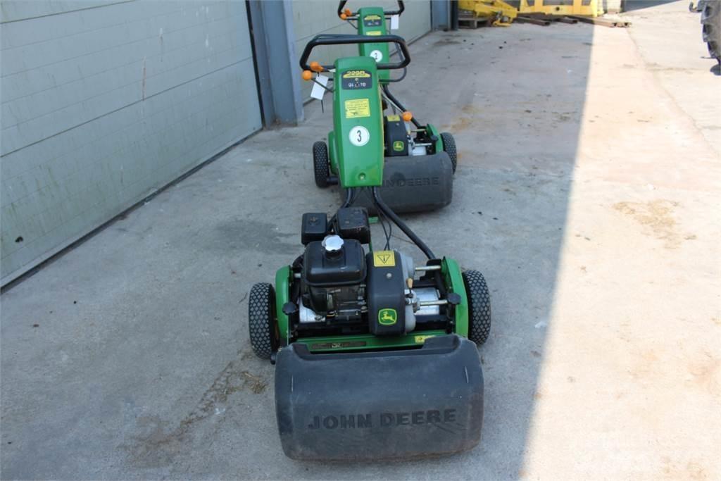 John Deere 220B Vedené kosačky