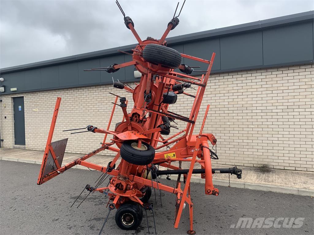 Kuhn GF 7601 MH Obracače a zhrabovače sena