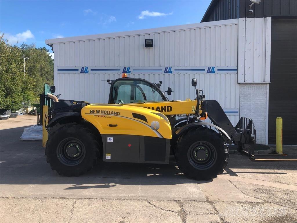 New Holland TH7.37 Teleskopické manipulátory