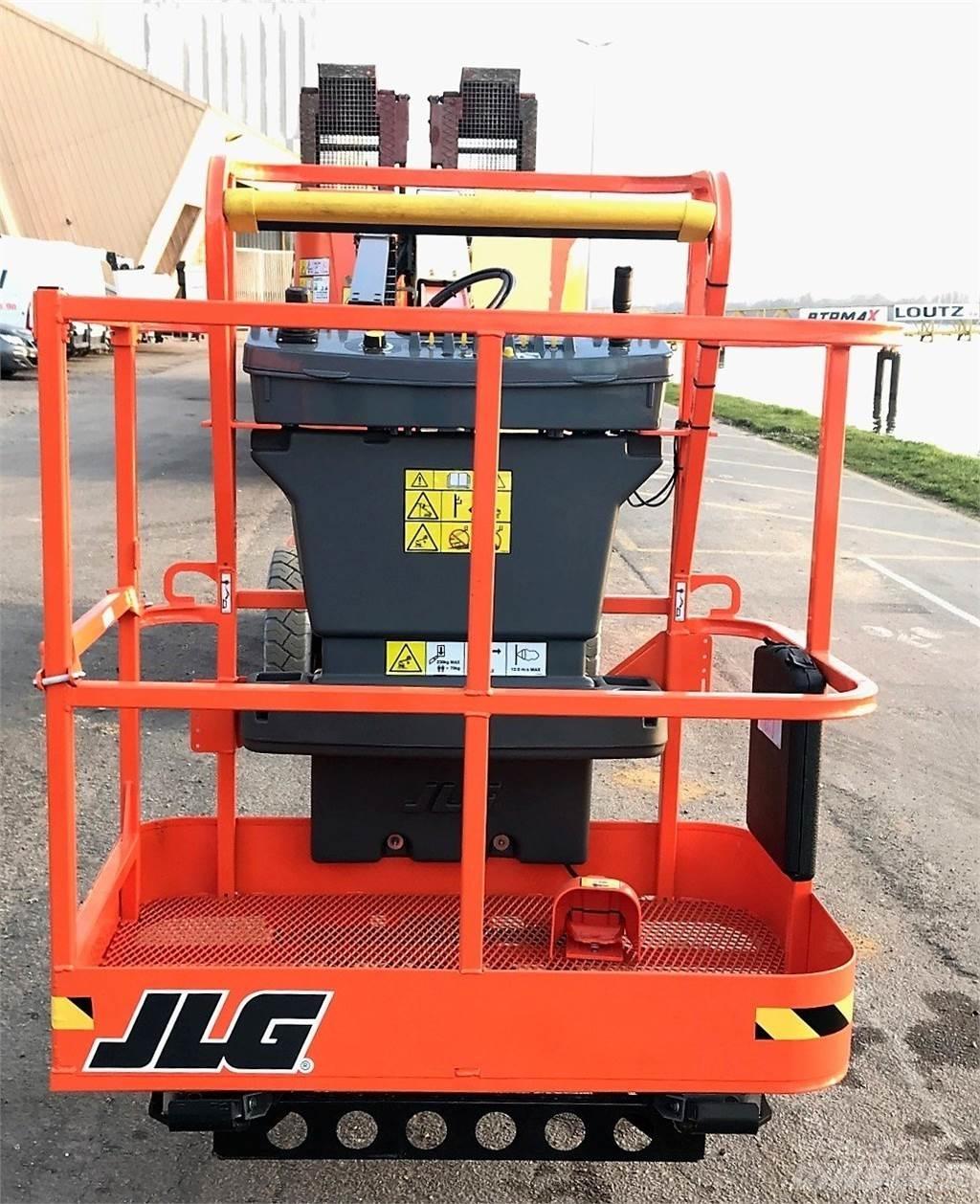 JLG E300AJ Ďalšie zdvíhacie zariadenia a plošiny