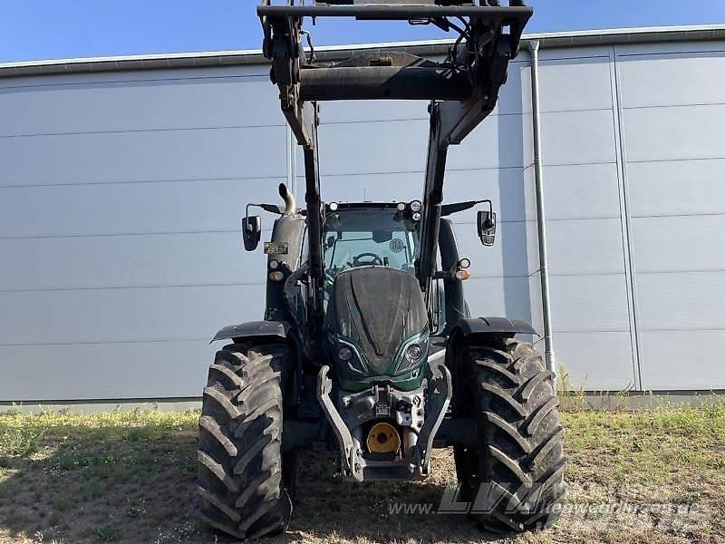 Valtra T174 Traktory