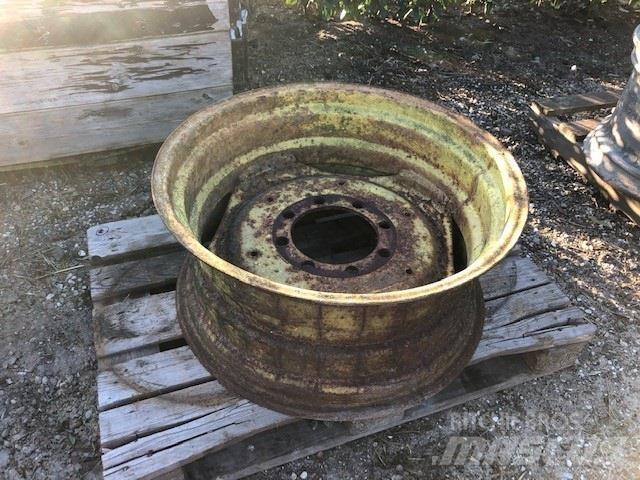 GKN 15X30 Pneumatiky, kolesá a ráfiky