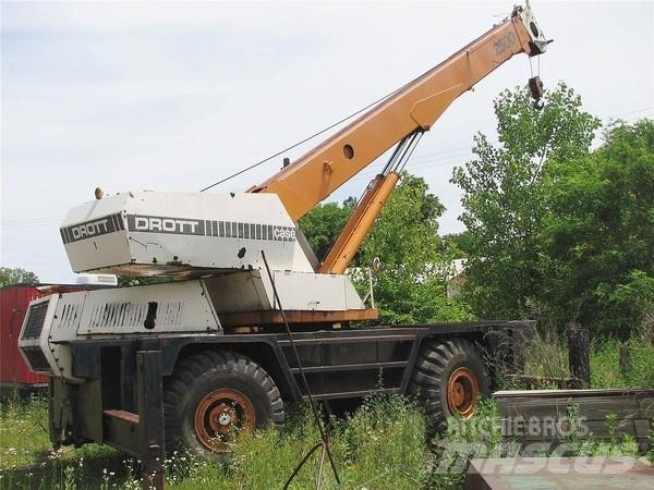 Drott 2500 Univerzálne terénne žeriavy