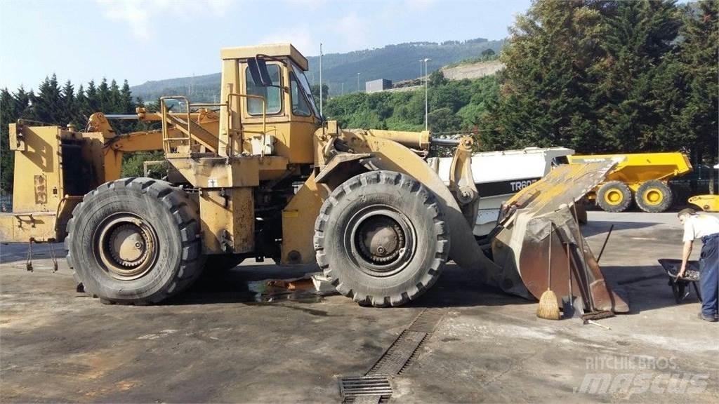 CAT 988B Kolesové nakladače