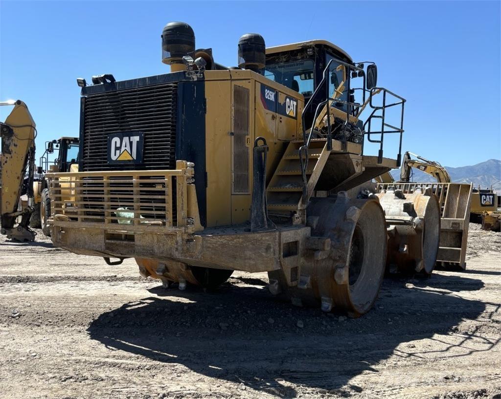 CAT 826K Pôdne kompaktory