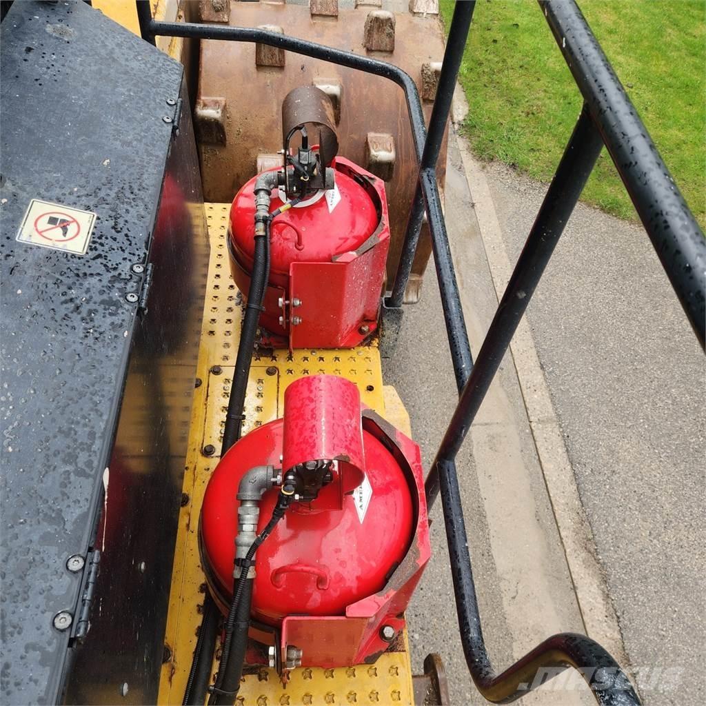 CAT 836K Pôdne kompaktory