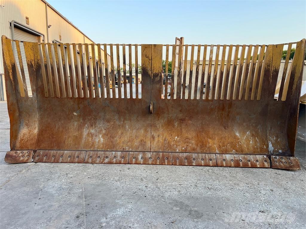 CAT 836K Pôdne kompaktory