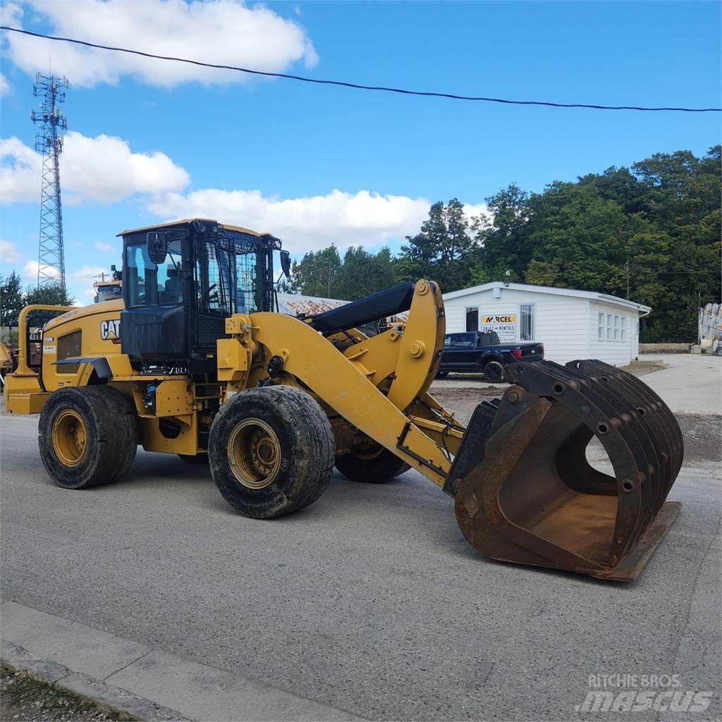 CAT 938M Kolesové nakladače