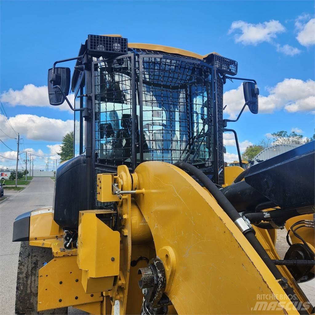 CAT 938M Kolesové nakladače
